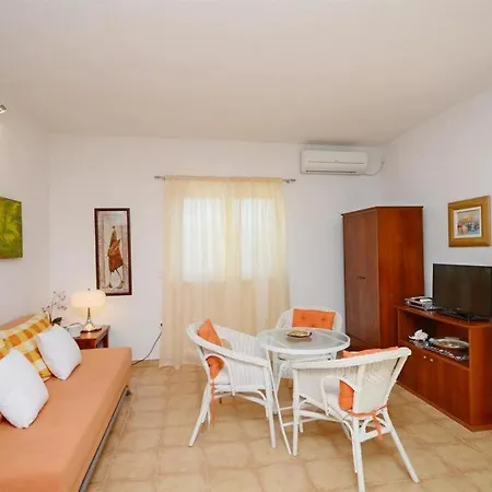 Apartment Studio Okrug Donji 12502a *